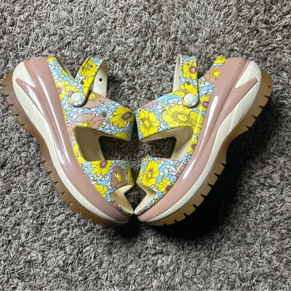 CROCS Mega Crush Retro Floral Sandals Vanilla Cork Size Men’s 8 Women’s 10 - Picture 2 of 12